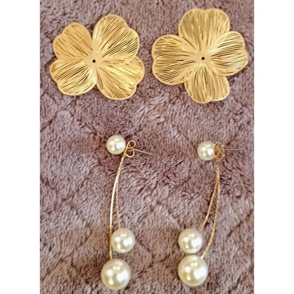 Gold Tone Flower & Faux Pearl Double Sided Stud Earrings Fashion Jewelry Set